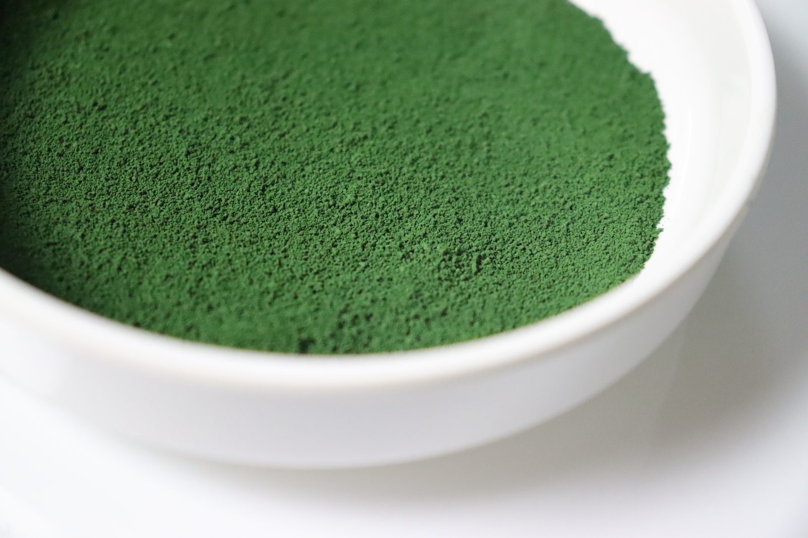 Chrome oxide green powder — refractory and pigment grades