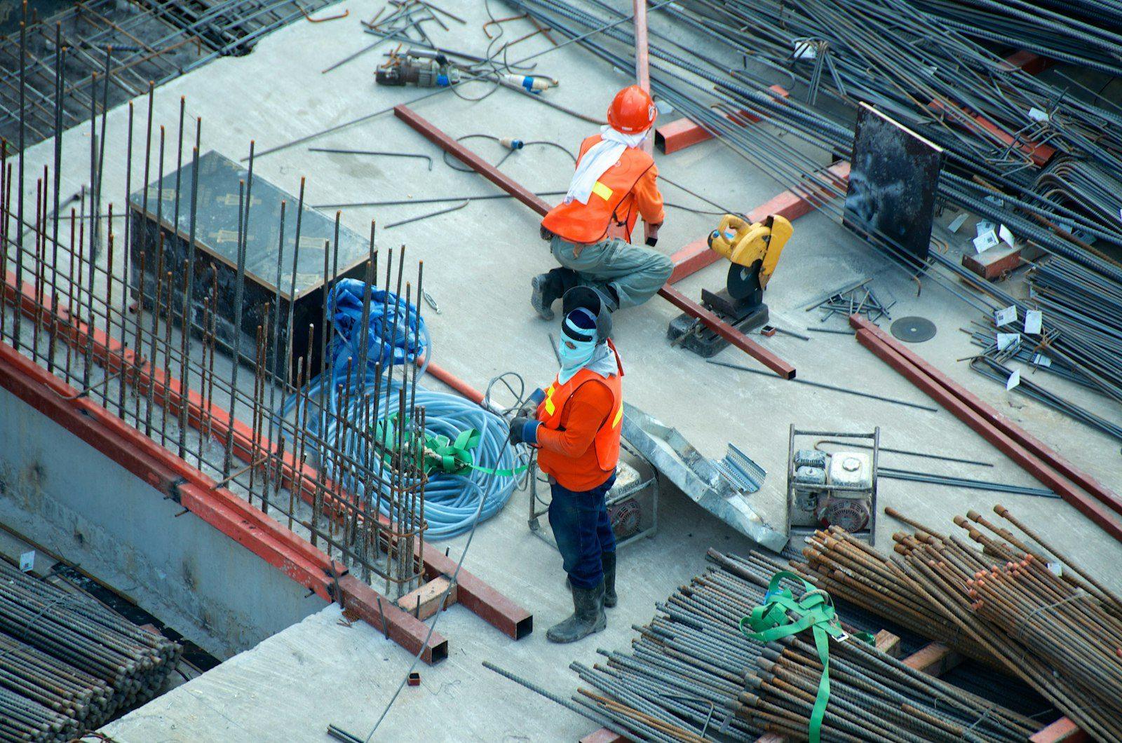 Mineral sand for construction colouring